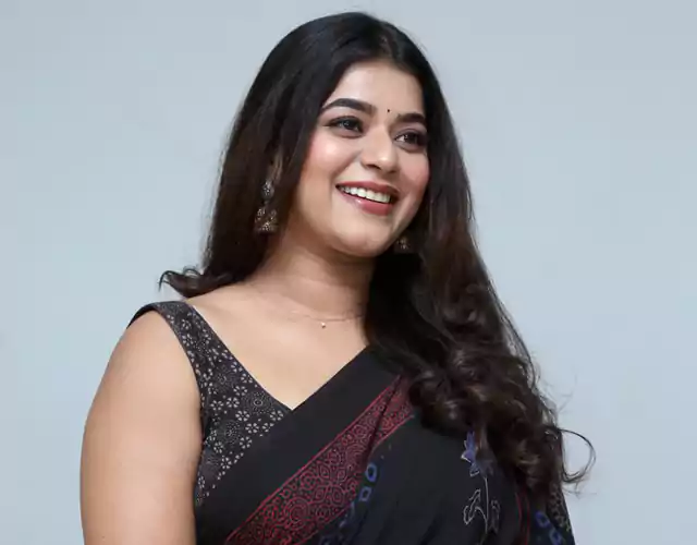 Yamini Bhaskar Balck Saree Photos